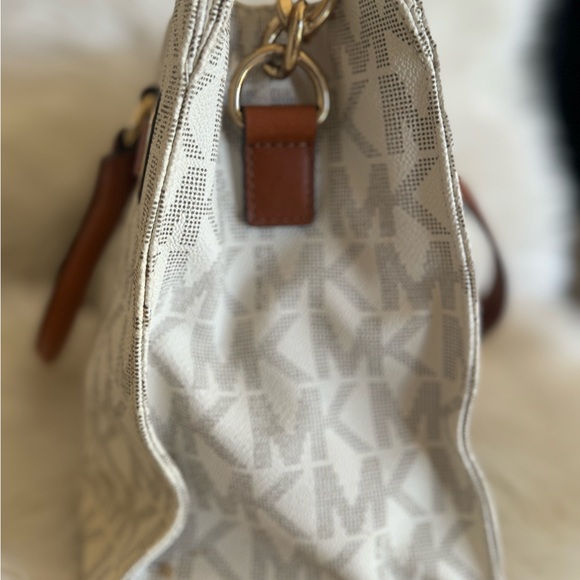 New Michael Kors Large Hamilton Vanilla Purse - Picture 12 of 15